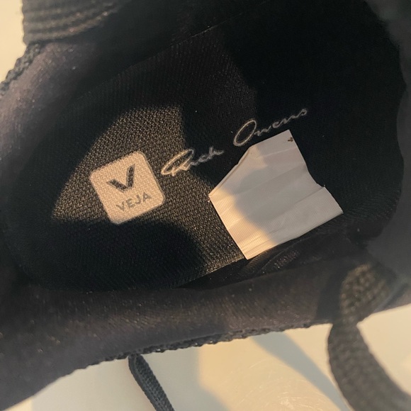 New Veja x Rick Owens Women’s Performance Runner V-Knit Black Sneakers, Sz 7. - Picture 6 of 6